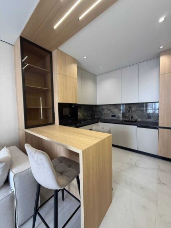 Однокімнатна квартира з функціоналом 2-кімнатної  поруч озера. - фото 1