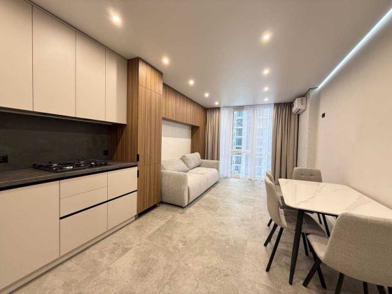 укомплектована велика 1 кімнатна квартира! Угорники