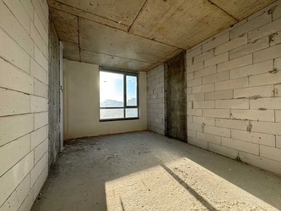 Простора однокімнатна з балконом Угорники