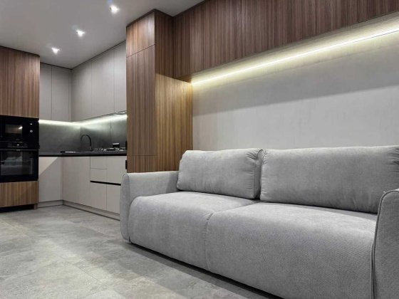 Велика однокімнатна з стильим ремонтом Угорники