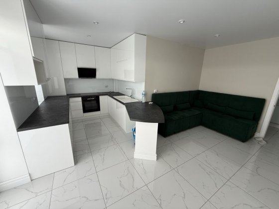 75м2 кухня студія з Технікою вул.Івасюка Угорники