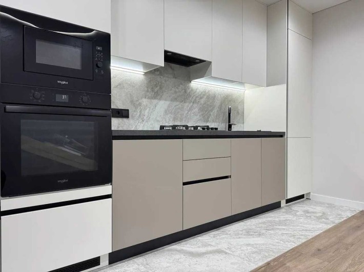 Однокімнатна з ремонтом в затишному районі - фото 1