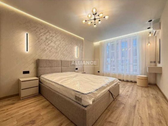 Укомплектована 1 кімнатна квартира 46.4м з газовим опаленням Угорники