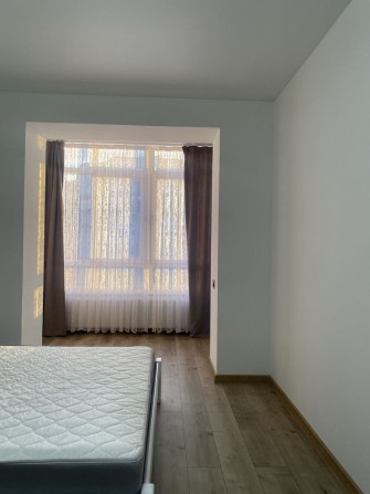 Дуже світла 1,5 квартира, біля міського озера у ЖК Міленіум - фото 1