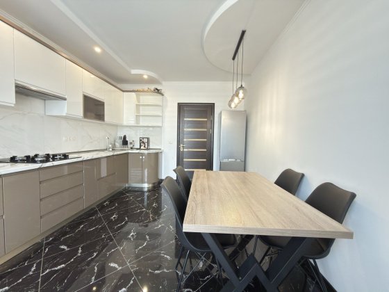 Продаж квартира 137м2 з ремонтом Крихівці