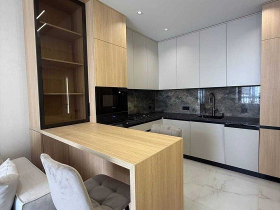 Продаю дизайнерську однокімнатну квартиру  біля міського озера! Крихівці