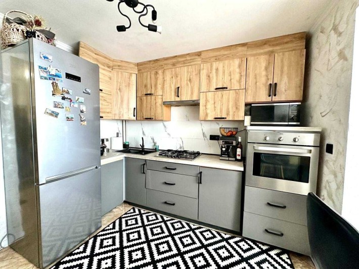 2-кімнатна з ремонтом та меблями, 7 хв до Центру! - фото 1