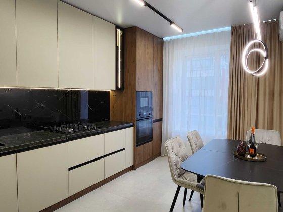 Продаю простору 3-кімнатну квартиру біля міського озера Криховцы