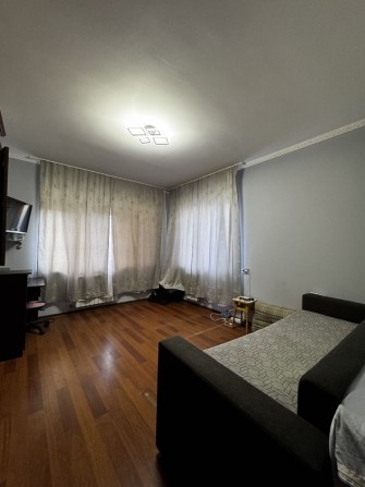 Продається простора та укомпоеутована квартира! - фото 1