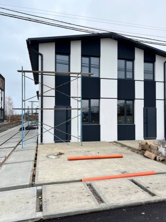 Квартира по типу таунхауса 2 поверхи + двір 12 м.кв - фото 1