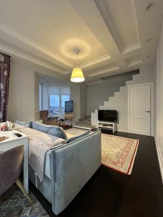 Видова дворівнева квартира з ремонтом - фото 1