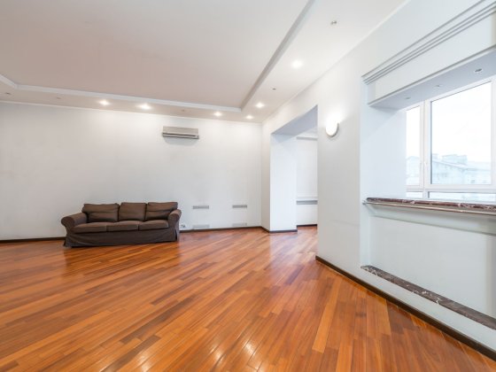 Без рієлтерів! Продам 4-к квартиру, 146 к.м.  на Володимирський, Стоянка