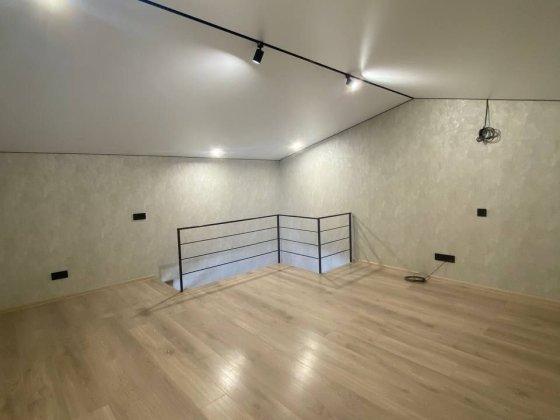 Продаж унікальнлї двохрівневої  квартири з ремонтом Гнатовка