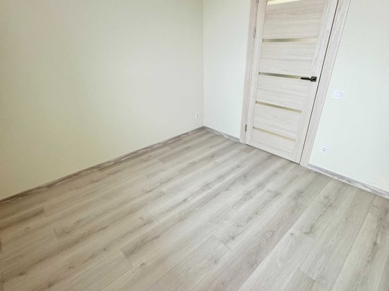 Простора 1-кімнатна квартира з ремонтом - вигідна ціна! Мила