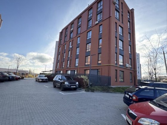 Продаж великої 1 к квартири в ЖК Емоція ( євро двушка) Хотов