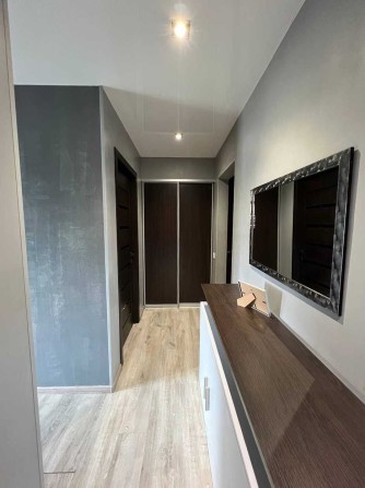 Продаж 2к квартири з ремонтом, ізольованими кімнатами та гардеробною - фото 1