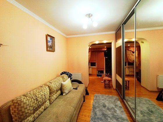 Прадається трьохкімнатна квартира в Самборі! Самбор