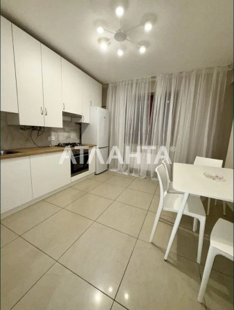 Простора двокімнатна квартира у Зимній Воді - фото 1