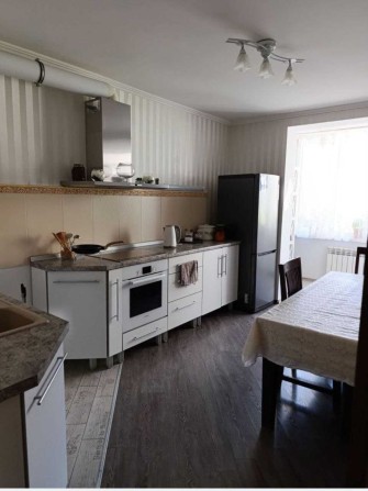 1 кім.квар Радужний.Євроремонт та техника. Гардеробна. Балкон. - фото 1