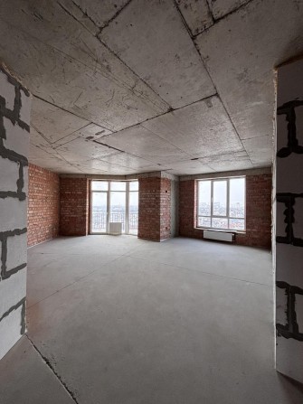 Продам просторную 2-комнатную квартиру в кирпичном доме - фото 1