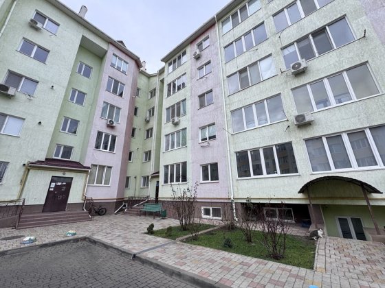 2-кімнатна квартира  в самому центрі Авангарду Авангард