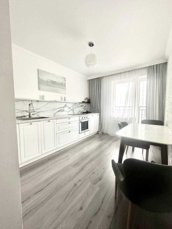 Продам современную 2-комн.  квартиру в КАДОР на ул. Сахарова - фото 1