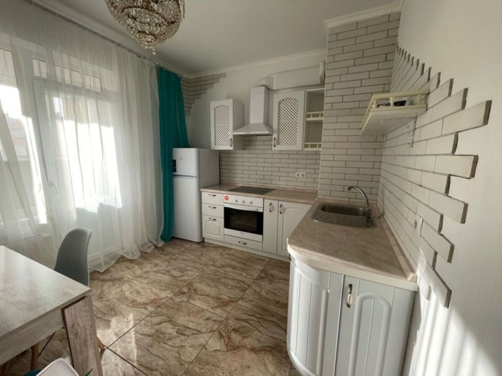 Радужный, 1-комнатная 50 м², 13 этаж, после ремонта - фото 1