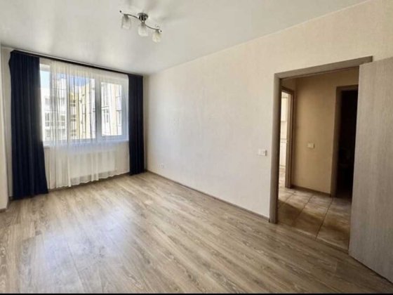 1 комнатная квартира с  ремонтом в новом сданном доме  ЖК "7 Небо" . Авангард