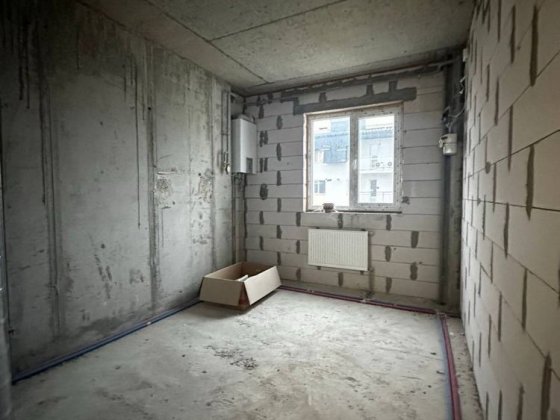 Вигідна ціна , новий будинок , дуже гарна локація ! Молодіжне