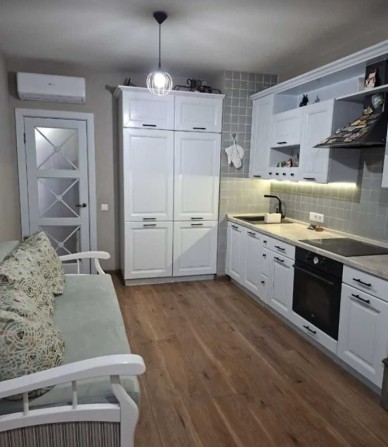 Продам 2-кімнатну квартиру ЖК Райдужний масив з ремонтом та меблями - фото 1