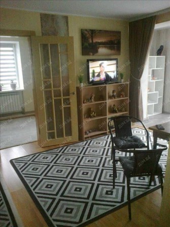 Шикарна квартира 100 м2 в місті Карлівка - фото 1