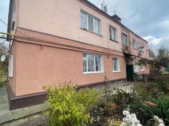 3-Кімнатна квартира в місті Буринь , біля автовокзалу , з гаражем ! Буринь