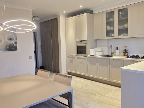 Продам ексклюзивну 2 кімнатну квартиру в  ЖК неподалік центру Ивано-Франковск