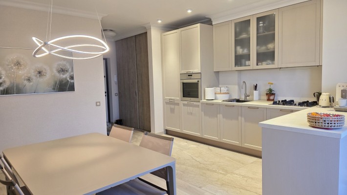 Продам ексклюзивну 2 кімнатну квартиру в  ЖК неподалік центру - фото 1