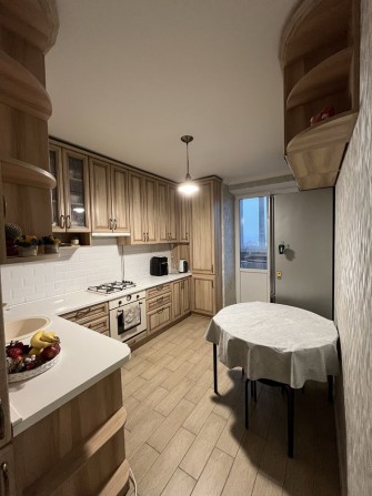 Продам затишну укомплектовану 2-кімнатну квартиру. Сертифікат - ТАК - фото 1