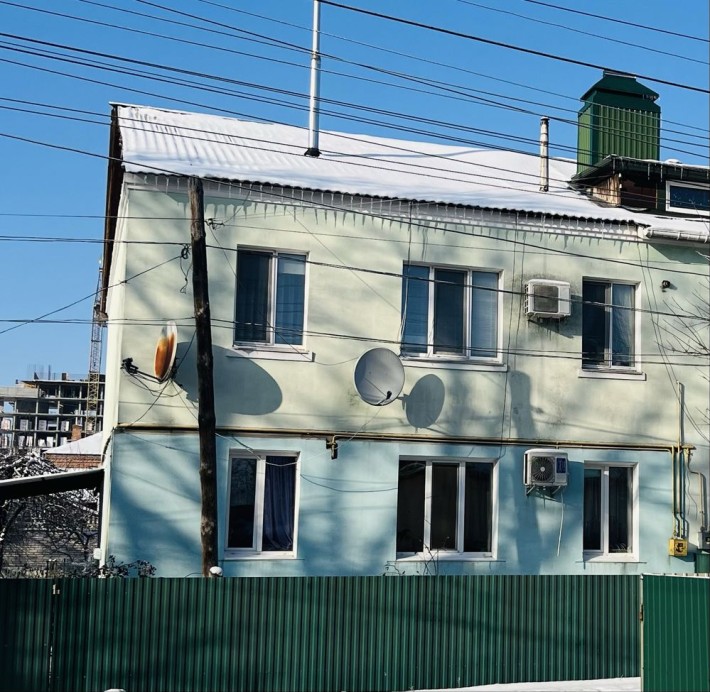 Центр міста, квартира з автономним опаленням та двориком - фото 1