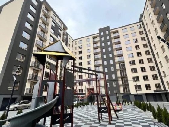 Продаю здану 2-кімнатну квартиру в центрі з частковим ремонтом Ивано-Франковск