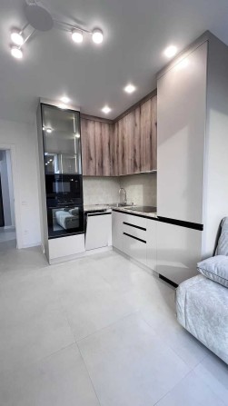 Укомплектована здана, однокімнатна квартира в новобудові, Хіміків. - фото 1