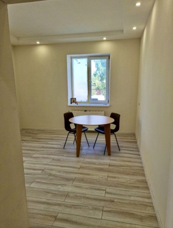 Простора 2-к 59 м² у центрі + автономне опалення - фото 1