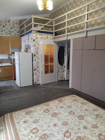 Продам 1 ком.кв,студио 28 +6кв.м.( своя) - фото 1