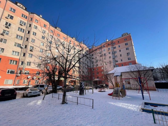 Просторная 2-ком квартира 69м2 в центре Броваров - фото 1