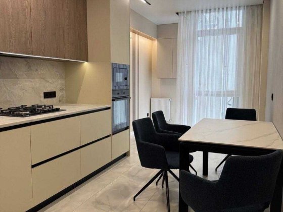 Продаж великої 2к квартири з кухнею -вітальнею в центрі міста Івано-Франківськ