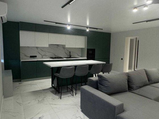 Продається велика 2-х кімнатна квартира в самому серці міста Івано-Франківськ