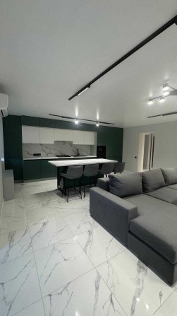 Продається велика 2-х кімнатна квартира в самому серці міста - фото 1