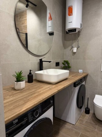 Продаю квартиру з РЕМОНТОМ та газом! Неподалік від АВЕНІР ПЛАЗА. - фото 1