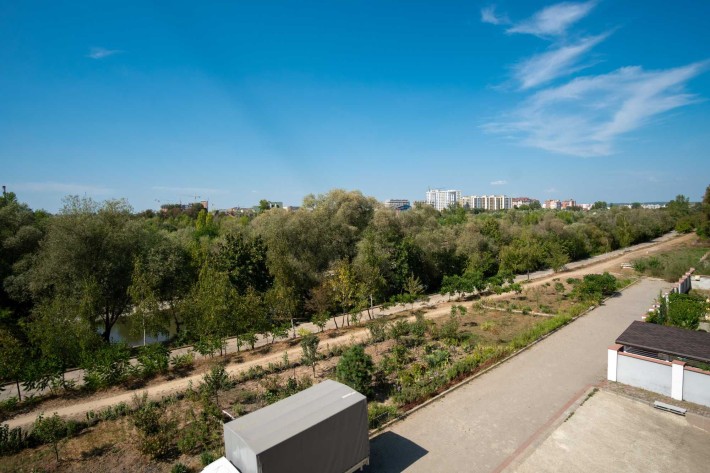 Ексклюзивна квартира з дизайнерським ремонтом на березі річки - фото 1