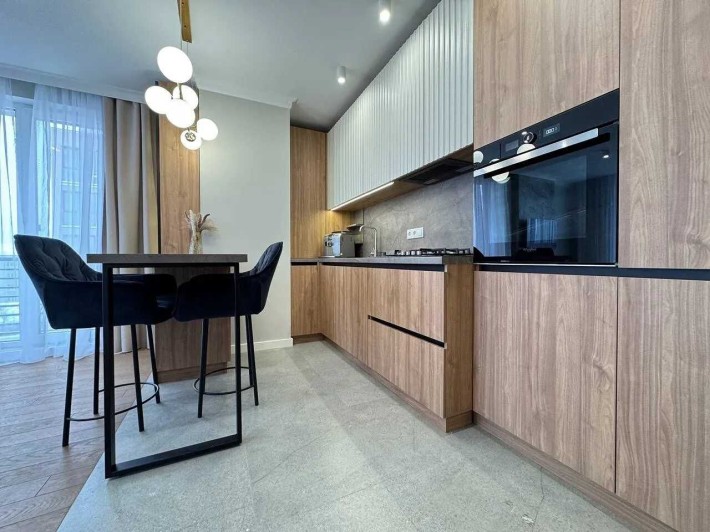 Трикімнатна квартира з ремонтом в центрі - фото 1