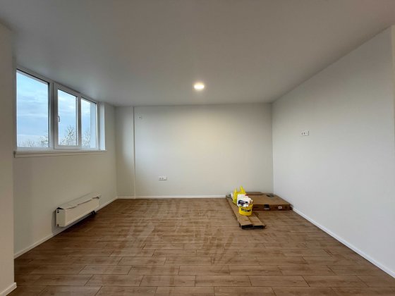 Простора 1к квартира з ремонтом біля озера! Буча