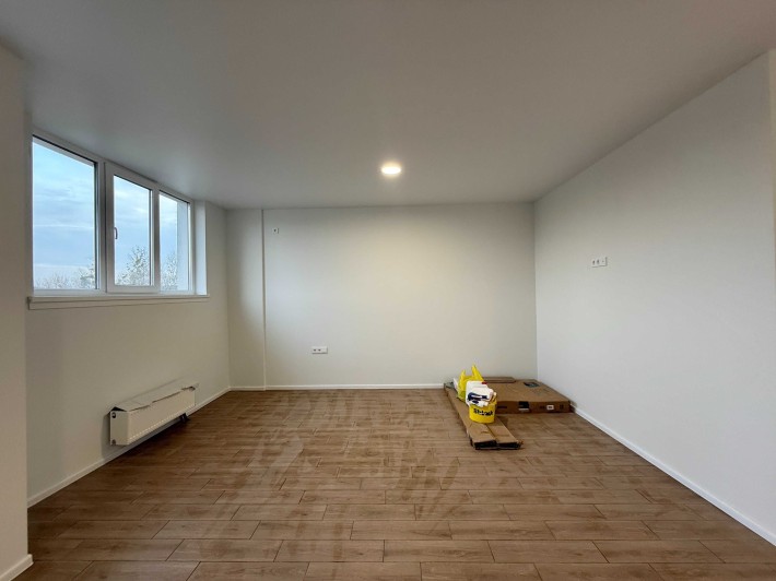 Простора 1к квартира з ремонтом біля озера! - фото 1