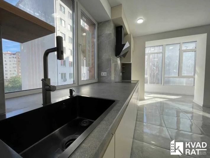 Продаж просторої 1-кім квартири із ремонтом у новобудові - фото 1